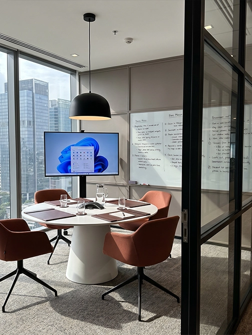 A working meeting room — calibrated for the multi-stakeholder cadence of an energy corporate office